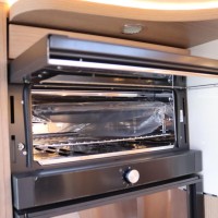 Carthago C-Tourer I 150 QB 170pk Automaat | Zo goed als nieuw | Queensbed | Gescheiden douche | Dubbele bodem | Hefbed | Luxe | LED koplampen | Foto #49