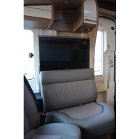 Carthago C-Tourer I 150 QB 170pk Automaat | Zo goed als nieuw | Queensbed | Gescheiden douche | Dubbele bodem | Hefbed | Luxe | LED koplampen | Foto #11