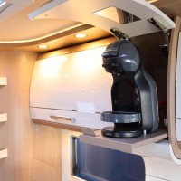 Carthago C-Tourer I 150 QB 170pk Automaat | Zo goed als nieuw | Queensbed | Gescheiden douche | Dubbele bodem | Hefbed | Luxe | LED koplampen | Foto #14