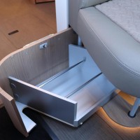 Carthago C-Tourer I 150 QB 170pk Automaat | Zo goed als nieuw | Queensbed | Gescheiden douche | Dubbele bodem | Hefbed | Luxe | LED koplampen | Foto #47