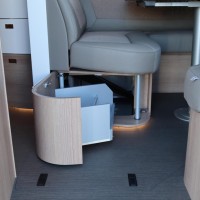 Carthago C-Tourer I 150 QB 170pk Automaat | Zo goed als nieuw | Queensbed | Gescheiden douche | Dubbele bodem | Hefbed | Luxe | LED koplampen | Foto #48