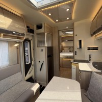 Rapido 696F Automaat Queensbed Levelsysteem Litium Zonnepanelen Omvormer Foto #11