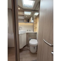 Rapido 696F Automaat Queensbed Levelsysteem Litium Zonnepanelen Omvormer Foto #24