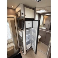 Bürstner 680 TD Harmony Line 9T-Automaat Hefbed Luifel Zonnepaneel Luchtvering Trekhaak Foto #2