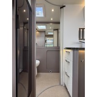 Bürstner 680 TD Harmony Line 9T-Automaat Hefbed Luifel Zonnepaneel Luchtvering Trekhaak Foto #3