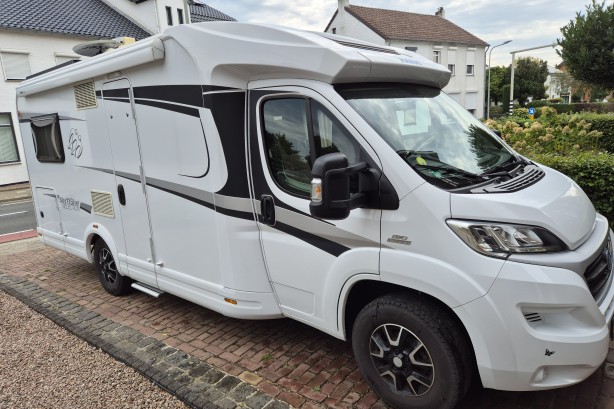Knaus campers R16 Sky Ti 650 MF Silver Selection uit 2016
