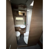 Knaus R12 700 MEG Live 3300Km. Nieuwstaat, zeer compleet Foto #2