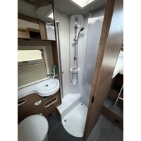 Knaus R12 700 MEG Live 3300Km. Nieuwstaat, zeer compleet Foto #3