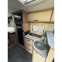 Knaus R12 700 MEG Live 3300Km. Nieuwstaat, zeer compleet Foto #4