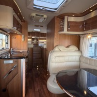 Hymer B 674 SL Automaat Enkele Bedden E&amp;P Level Boven kasten Foto #12