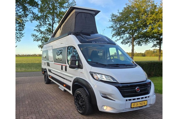 Adria Twin 640 SGX Sports * Hefdak * Maxi * Trekhaak