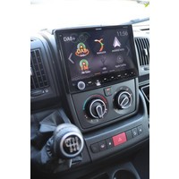 LMC Tourer T730G 165pk | Lengtebedden | Thule Luifel | Thule Fietsendrager| Gescheiden douche | Zenec multimediasysteem | Foto #26