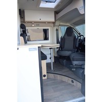 Lmc Innovan 640 Pure 140pk Automaat | Thule luifel | Lengtebedden | Parkeersensoren | Lichtmetalen velgen |  Veel opbergruimte | LED binnenverlichting | Mistlampen | Foto #7