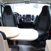 Lmc Innovan 640 Pure 140pk Automaat | Thule luifel | Lengtebedden | Parkeersensoren | Lichtmetalen velgen |  Veel opbergruimte | LED binnenverlichting | Mistlampen | Foto #9