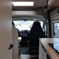 Lmc Innovan 640 Pure 140pk Automaat | Thule luifel | Lengtebedden | Parkeersensoren | Lichtmetalen velgen |  Veel opbergruimte | LED binnenverlichting | Mistlampen | Foto #17