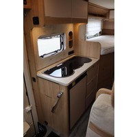 Lmc Cruiser V646 140pk Automaat | HEO safe sloten | Thule luifel | Trekhaak | Lengtebedden | Bearlock | Panoramadak | Compact model | Grote garage | Foto #33