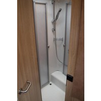 Lmc Cruiser V646 140pk Automaat | HEO safe sloten | Thule luifel | Trekhaak | Lengtebedden | Bearlock | Panoramadak | Compact model | Grote garage | Foto #41