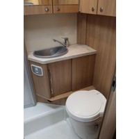 Lmc Cruiser V646 140pk Automaat | HEO safe sloten | Thule luifel | Trekhaak | Lengtebedden | Bearlock | Panoramadak | Compact model | Grote garage | Foto #42