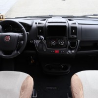 Lmc Cruiser V646 140pk Automaat | HEO safe sloten | Thule luifel | Trekhaak | Lengtebedden | Bearlock | Panoramadak | Compact model | Grote garage | Foto #1