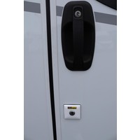 Lmc Cruiser V646 140pk Automaat | HEO safe sloten | Thule luifel | Trekhaak | Lengtebedden | Bearlock | Panoramadak | Compact model | Grote garage | Foto #19