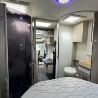 Challenger 398 XLB Queensbed Hefbed Zonnepaneel Luifel Bearlock Foto #1