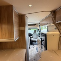 Hymer Yellowstone Cross-Over 180PK 9T-Automaat Enkele Bedden Zonnepanelen Foto #4