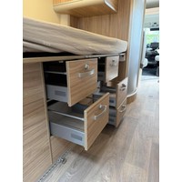 Hymer Yellowstone Cross-Over 180PK 9T-Automaat Enkele Bedden Zonnepanelen Foto #13