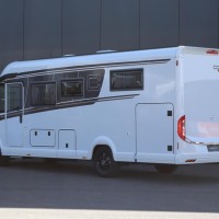 Carthago C-Tourer I 150 QB 170pk Automaat | Zo goed als nieuw | Queensbed | Gescheiden douche | Dubbele bodem | Hefbed | Luxe | LED koplampen | Foto #1