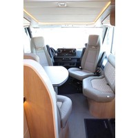 Carthago C-Tourer I 150 QB 170pk Automaat | Zo goed als nieuw | Queensbed | Gescheiden douche | Dubbele bodem | Hefbed | Luxe | LED koplampen | Foto #6