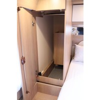 Carthago C-Tourer I 150 QB 170pk Automaat | Zo goed als nieuw | Queensbed | Gescheiden douche | Dubbele bodem | Hefbed | Luxe | LED koplampen | Foto #21