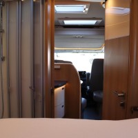 Carthago C-Tourer I 150 QB 170pk Automaat | Zo goed als nieuw | Queensbed | Gescheiden douche | Dubbele bodem | Hefbed | Luxe | LED koplampen | Foto #22