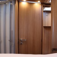 Carthago C-Tourer I 150 QB 170pk Automaat | Zo goed als nieuw | Queensbed | Gescheiden douche | Dubbele bodem | Hefbed | Luxe | LED koplampen | Foto #23