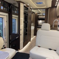 Concorde campers ** NIEUWSTAAT ** MORELO 98 MB EMPIRE LINER 2021 ** Mercedes 340 PK 35.000 KM. ** uit 2021 Foto #1