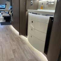 Concorde campers ** NIEUWSTAAT ** MORELO 98 MB EMPIRE LINER 2021 ** Mercedes 340 PK 35.000 KM. ** uit 2021 Foto #7