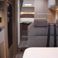 Carado T447 140pk Automaat | Lengtebedden | Nieuw uit voorraad leverbaar | Hefbed | Gescheiden douche | Luifel | Pro + pakket | Foto #10