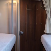Dethleffs TREND T 7057 130pk Automaat | Lengtebedden | Omvormer | Elektrisch Hefbed | Gescheiden douche | Bearlock | Zonnepaneel | Luifel | Foto #40