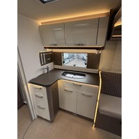 Bürstner 680 TD Harmony Line 9T-Automaat Hefbed Luifel Zonnepaneel Luchtvering Trekhaak Foto #17