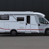 Lmc Cruiser V646 140pk Automaat | HEO safe sloten | Thule luifel | Trekhaak | Lengtebedden | Bearlock | Panoramadak | Compact model | Grote garage | Foto #3