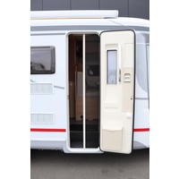 Lmc Cruiser V646 140pk Automaat | HEO safe sloten | Thule luifel | Trekhaak | Lengtebedden | Bearlock | Panoramadak | Compact model | Grote garage | Foto #4