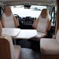 Lmc Cruiser V646 140pk Automaat | HEO safe sloten | Thule luifel | Trekhaak | Lengtebedden | Bearlock | Panoramadak | Compact model | Grote garage | Foto #8