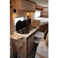 Lmc Cruiser V646 140pk Automaat | HEO safe sloten | Thule luifel | Trekhaak | Lengtebedden | Bearlock | Panoramadak | Compact model | Grote garage | Foto #11