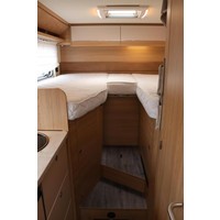 Lmc Cruiser V646 140pk Automaat | HEO safe sloten | Thule luifel | Trekhaak | Lengtebedden | Bearlock | Panoramadak | Compact model | Grote garage | Foto #14