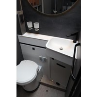 Hymer BMC-T 680 170pk Automaat | Premium pakket | Lengtebedden | Gescheiden douche | Hymer SLC Chassis | Nieuw uit voorraad leverbaar | Lithium | Crystal Silver | Facelift BMC | Foto #3
