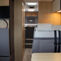 Lmc Tourer Lift 730 165PK | Lengtebedden | Gescheiden douche | Hefbed | Fietsendrager | Zonnepaneel | Bearlock | Dakairco | Luifel | Fietsendrager Foto #28