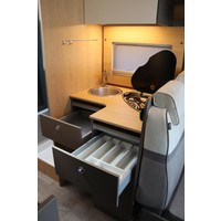 Lmc Tourer Lift 730 165PK | Lengtebedden | Gescheiden douche | Hefbed | Fietsendrager | Zonnepaneel | Bearlock | Dakairco | Luifel | Fietsendrager Foto #30