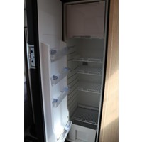 Lmc Tourer Lift 730 165PK | Lengtebedden | Gescheiden douche | Hefbed | Fietsendrager | Zonnepaneel | Bearlock | Dakairco | Luifel | Fietsendrager Foto #32