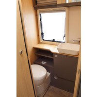 Lmc Tourer Lift 730 165PK | Lengtebedden | Gescheiden douche | Hefbed | Fietsendrager | Zonnepaneel | Bearlock | Dakairco | Luifel | Fietsendrager Foto #33