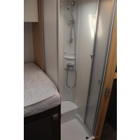 Lmc Tourer Lift 730 165PK | Lengtebedden | Gescheiden douche | Hefbed | Fietsendrager | Zonnepaneel | Bearlock | Dakairco | Luifel | Fietsendrager Foto #34