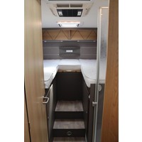 Lmc Tourer Lift 730 165PK | Lengtebedden | Gescheiden douche | Hefbed | Fietsendrager | Zonnepaneel | Bearlock | Dakairco | Luifel | Fietsendrager Foto #35
