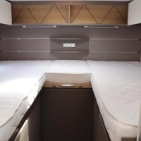 Lmc Tourer Lift 730 165PK | Lengtebedden | Gescheiden douche | Hefbed | Fietsendrager | Zonnepaneel | Bearlock | Dakairco | Luifel | Fietsendrager Foto #36